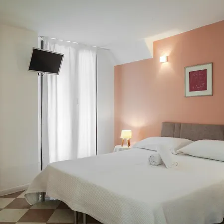 Melusina Homes Historical Center Apartamento