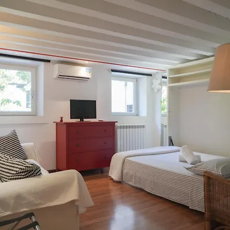 Melusina Homes Historical Center Apartment *