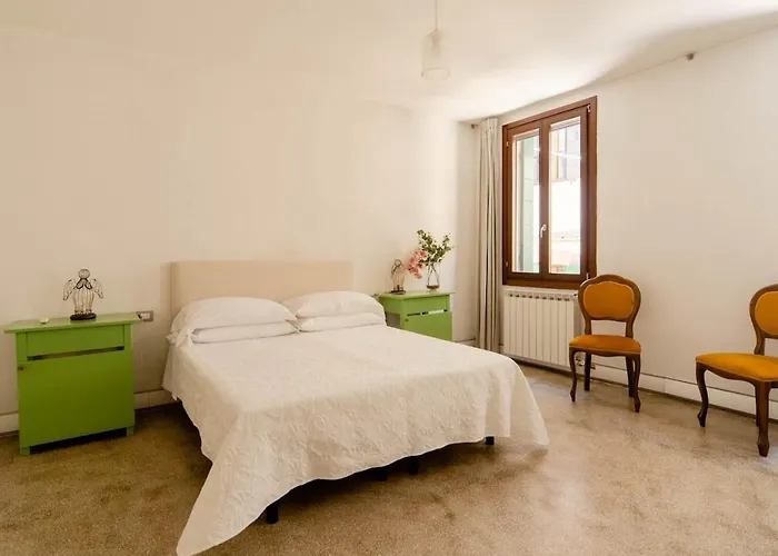 아파트 Melusina Homes Historical Center