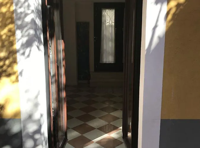 아파트 Melusina Homes Historical Center *